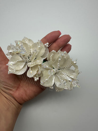 Single (1) Headcomb Tembleques Authentic Fish Scale Escama de Pescado Pearl Crystal Flower White Panama Pollera Two Flowers