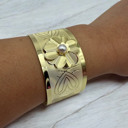 Panamanian Jewelry Bracelet Cuff Gold Stainless Steel with Pearl Panama