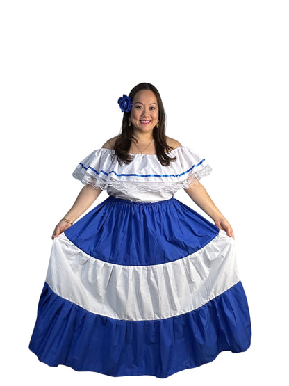 Robe traditionnelle décontractée du Salvador bleue et blanche avec ruban