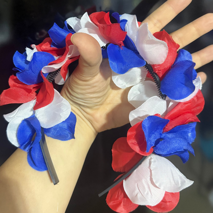 Diadema floral con rosas rojas, blancas y azules