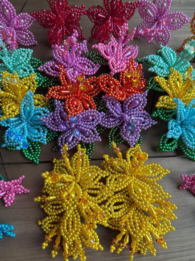 Conjunto de flores de cuentas de Tembleques coloridos - Accesorios para polleras panameñas