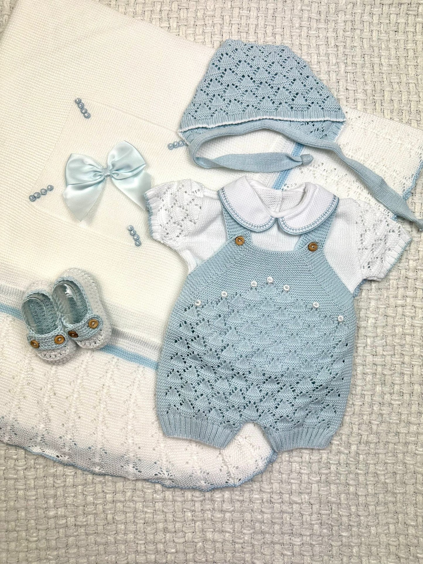 Newborn Knitted Set Hospital Outing Spanish Style with Blankets