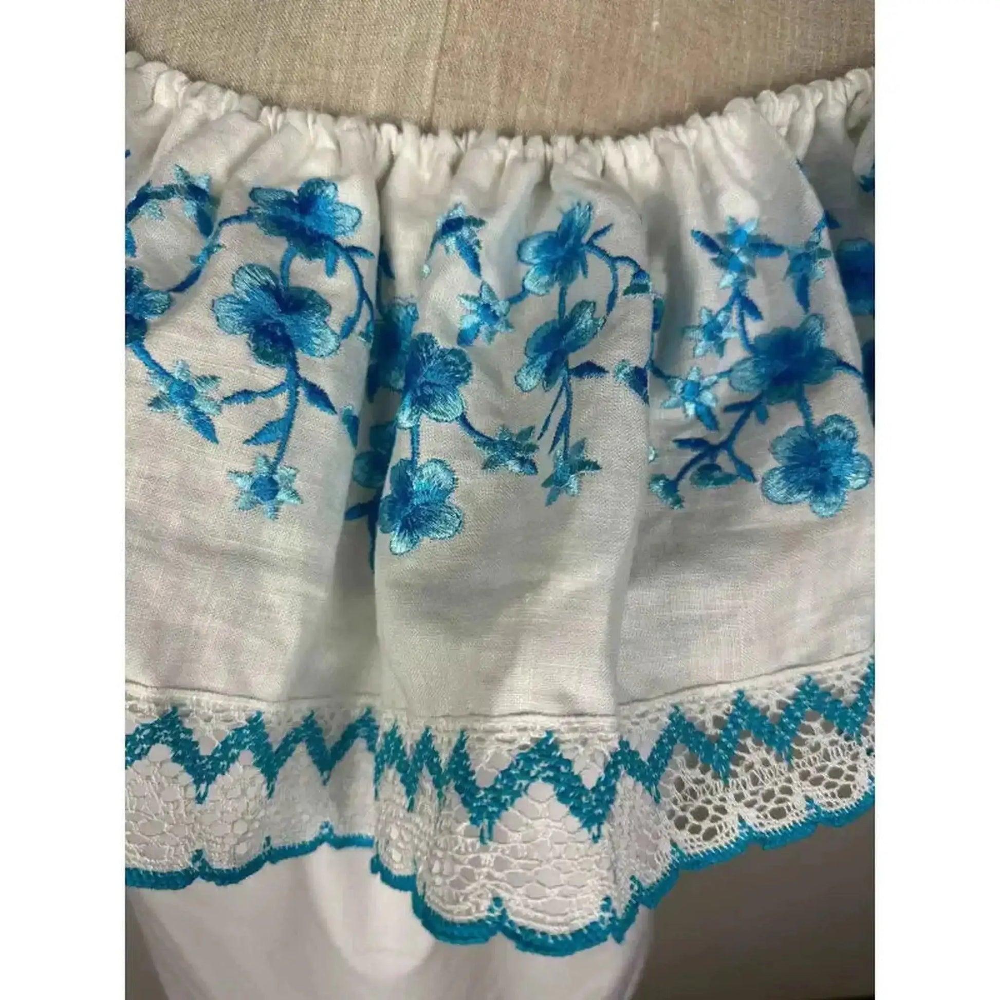 Panamanian Blouse with Embroidered Ruffle - Blusa Campesina