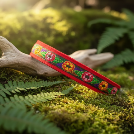 Diadema Guna de jacquard con flores rojas hecha a mano